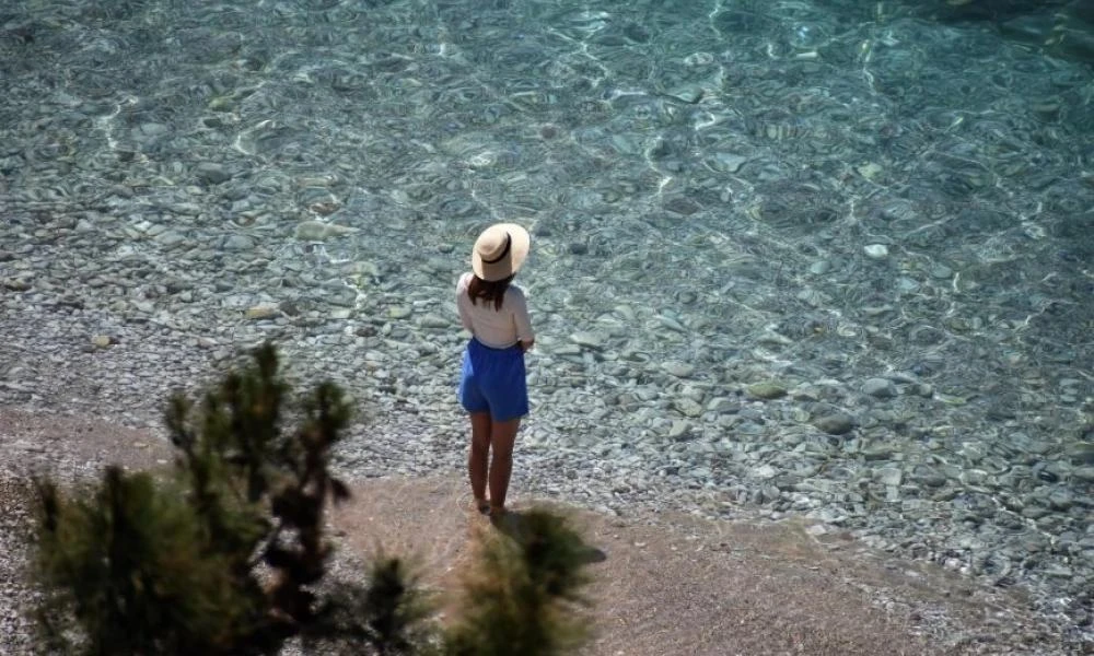 Καιρός σήμερα: 30άρια με λιακάδα σε Αττική, Θεσσαλονίκη – Που θα βρέξει